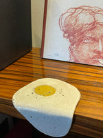 Ovo caído // Ana Clara Dinucci