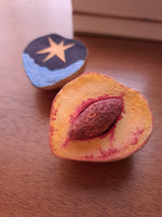 Dentro do pêssego // Fernanda Peralta